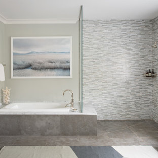 Bild på ett stort vintage vit vitt en-suite badrum, med ett platsbyggt badkar, en kantlös dusch, grå väggar, grått golv, med dusch som är öppen, möbel-liknande, skåp i mellenmörkt trä, grå kakel, stickkakel, klinkergolv i porslin, ett undermonterad handfat och marmorbänkskiva