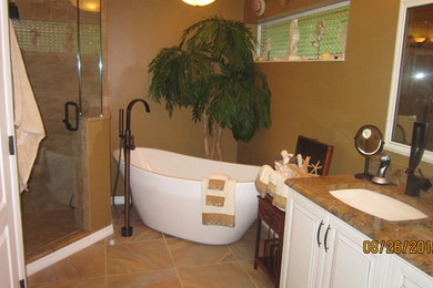 Example of a classic bathroom design in Orlando