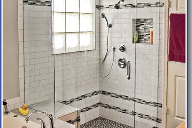 Inspiration for a timeless bathroom remodel in Miami