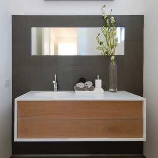 Minimalist bathroom photo in San Francisco with an integrated sink