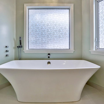 Panoramic View of the Tub.
