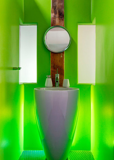 Modern Bathroom by Studio 360 Solutions Inc