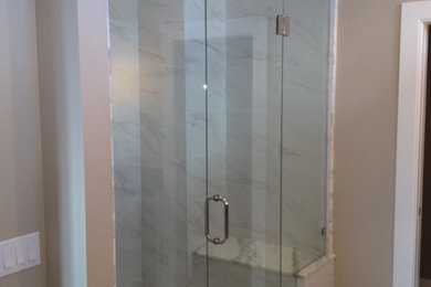 Foto di una stanza da bagno padronale design di medie dimensioni
