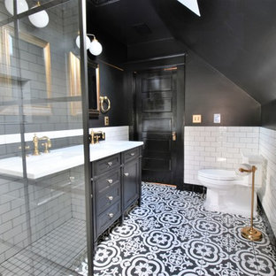 75+ Badezimmer mit schwarzer Wandfarbe und Granit-Waschbecken