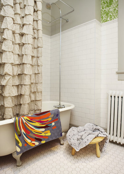 Scandinavian Bathroom by Jenn Hannotte / Hannotte Interiors