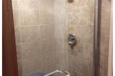 オマハにあるトラディショナルスタイルのおしゃれな浴室の写真