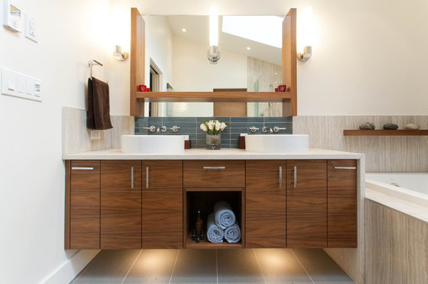 Contemporáneo Cuarto de baño by Kenorah Design + Build Ltd.