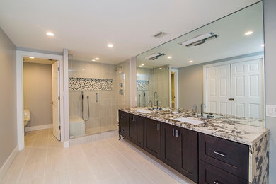 Example of a minimalist bathroom design in Miami
