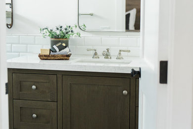 Foto de cuarto de baño clásico renovado con baldosas y/o azulejos de cemento y suelo de azulejos de cemento