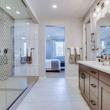 Phoenix, Arizona | Lucero in Estrella - Castillo Clover Owner's Bathroom