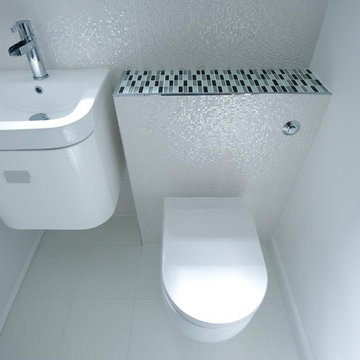 Pimlico SW1V: Classic White Bathrooms
