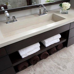 Example of a minimalist bathroom design in Cincinnati