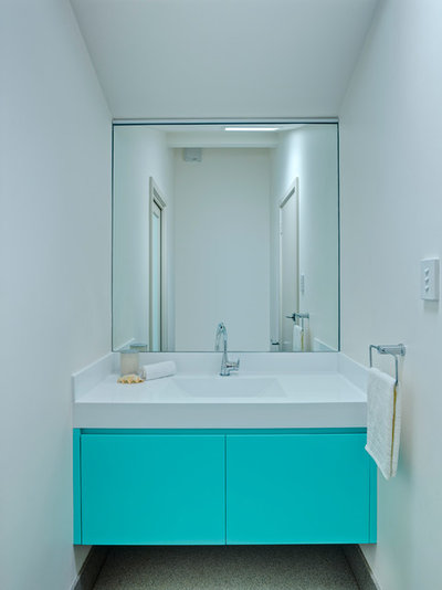 Contemporary Bathroom by Brilliant SA