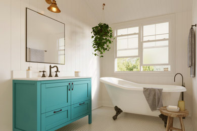 Diseño de cuarto de baño ecléctico de tamaño medio con armarios tipo mueble, puertas de armario azules, bañera con patas, paredes blancas, suelo con mosaicos de baldosas, lavabo encastrado, encimera de cuarcita, suelo blanco y encimeras blancas