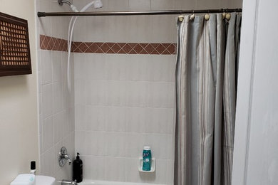 ボイシにあるコンテンポラリースタイルのおしゃれな浴室の写真