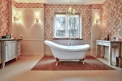 ウエストミッドランズにあるコンテンポラリースタイルのおしゃれな浴室 (照明) の写真