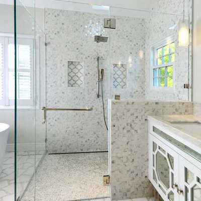 Walk-in shower - contemporary walk-in shower idea in San Francisco