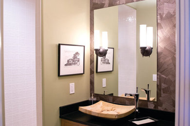 Diseño de cuarto de baño contemporáneo con lavabo sobreencimera, armarios con paneles empotrados, puertas de armario de madera oscura, ducha empotrada y paredes beige