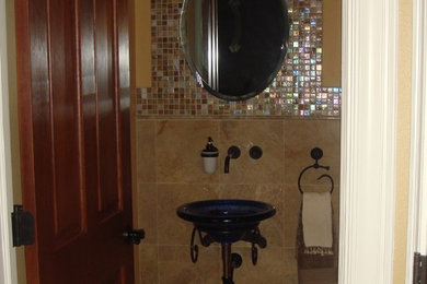 Inspiration for an eclectic bathroom remodel in Milwaukee