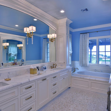 Prado Del Oro master bathroom