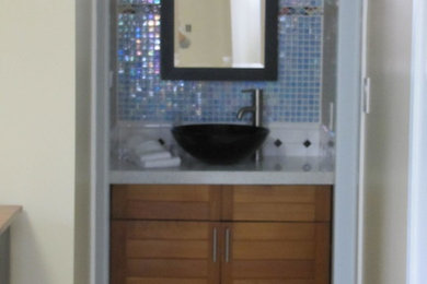 Inspiration for a transitional bathroom remodel in Detroit