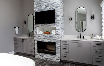 Bathroom of the Week: A Smarter Layout With a TV and Fireplace