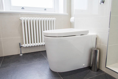ロンドンにあるお手頃価格のコンテンポラリースタイルのおしゃれな浴室の写真