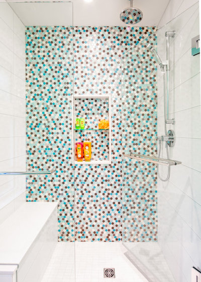 Contemporary Bathroom by Living Radius Architecture & Interior Design Inc.