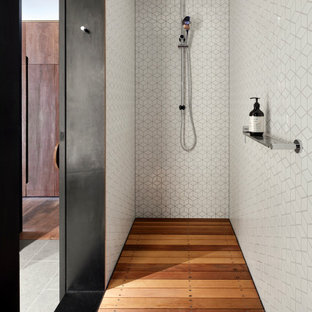 Inspiration for a small contemporary kids wet room bathroom in Melbourne with white tile, mosaic tile, white walls, medium hardwood floors and grey floor.