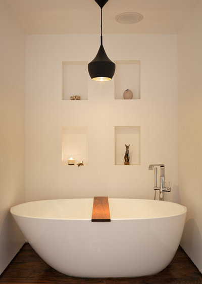 Contemporary Bathroom by BuiltIN studio