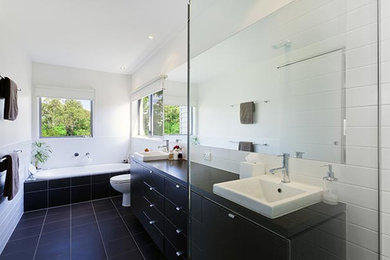 This is an example of a classic bathroom in Calgary.