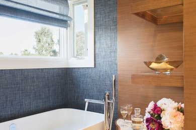 サンディエゴにある北欧スタイルのおしゃれな浴室の写真