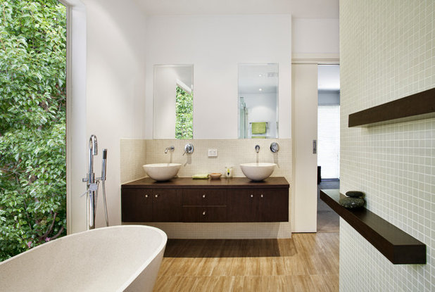 アジアン 浴室 by GIA Bathrooms & Kitchens