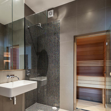 Ray of Light House, Southwark - Bathroom
