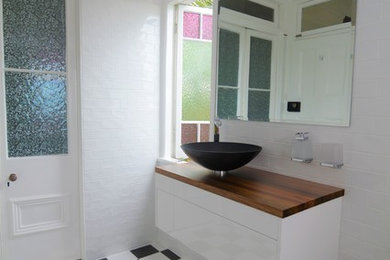 Cette image montre une petite salle de bain traditionnelle.