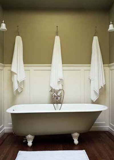 Traditional Bathroom by Reginald L. Thomas Architect LLC.