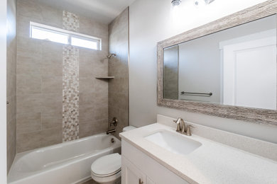 Example of a minimalist bathroom design in Salt Lake City