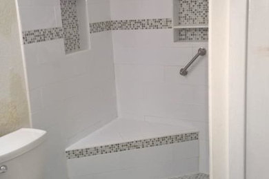 サクラメントにあるトラディショナルスタイルのおしゃれな浴室の写真
