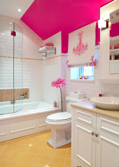Классический Ванная комната by Tamra Rubin Design