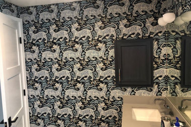Bathroom - kids' wallpaper bathroom idea in Los Angeles