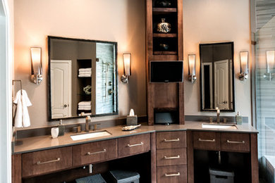 ダラスにあるトランジショナルスタイルのおしゃれな浴室の写真