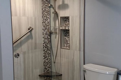 Example of a transitional bathroom design in Miami