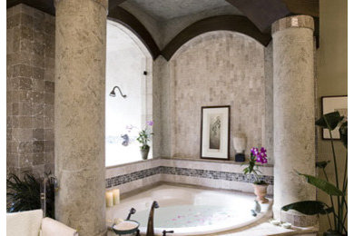 オースティンにある地中海スタイルのおしゃれな浴室の写真