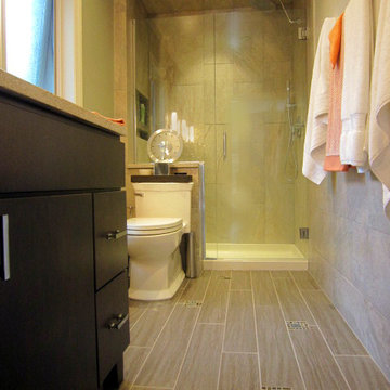 River Forest Bathroom - Floor Accents
