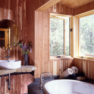 75+ Bäder mit Schieferfliesen und Kalkstein-Waschbecken/Waschtisch