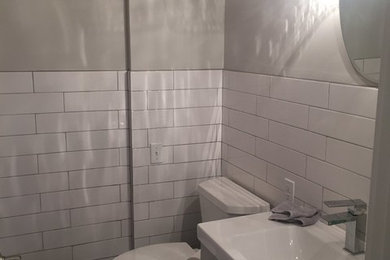 他の地域にあるミッドセンチュリースタイルのおしゃれな浴室の写真