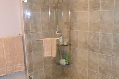 Example of a trendy bathroom design in Toronto