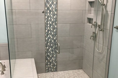 シンシナティにあるコンテンポラリースタイルのおしゃれな浴室の写真