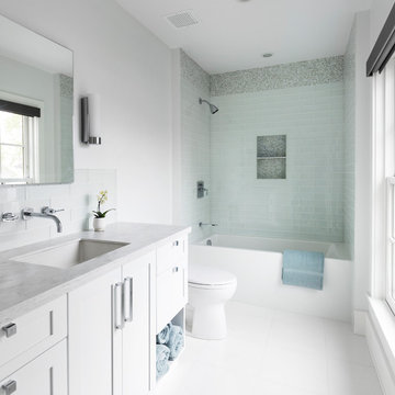 Rowayton Transitional Beach House - Kids Bath