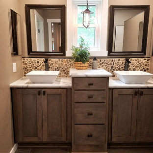 75+ Landhausstil Badezimmer mit Laminat-Waschtisch Ideen & Bilder